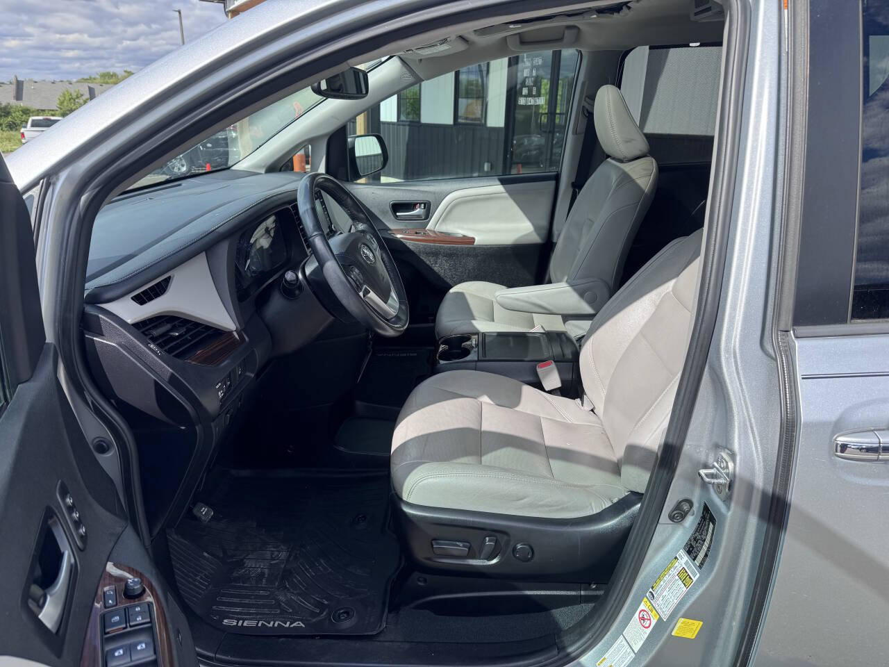 Used 2019 Toyota Sienna Limited AWD/4WD image 10