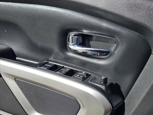 Used 2017 Nissan Titan PRO-4X AWD/4WD image 11