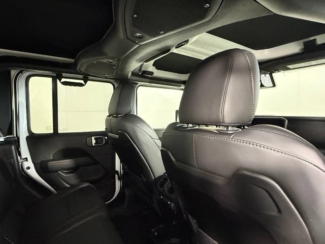 Used 2025 Jeep Gladiator Rubicon AWD/4WD image 28