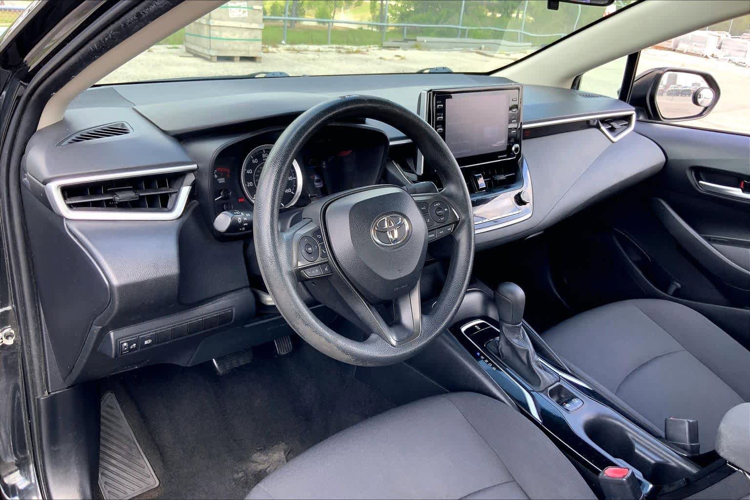 Used 2021 Toyota Corolla LE FWD image 17