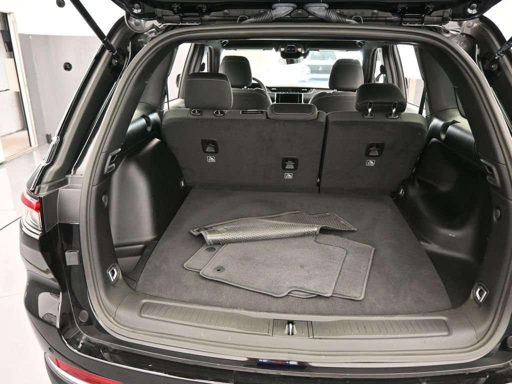 Used 2025 Jeep Grand Cherokee Laredo image 41