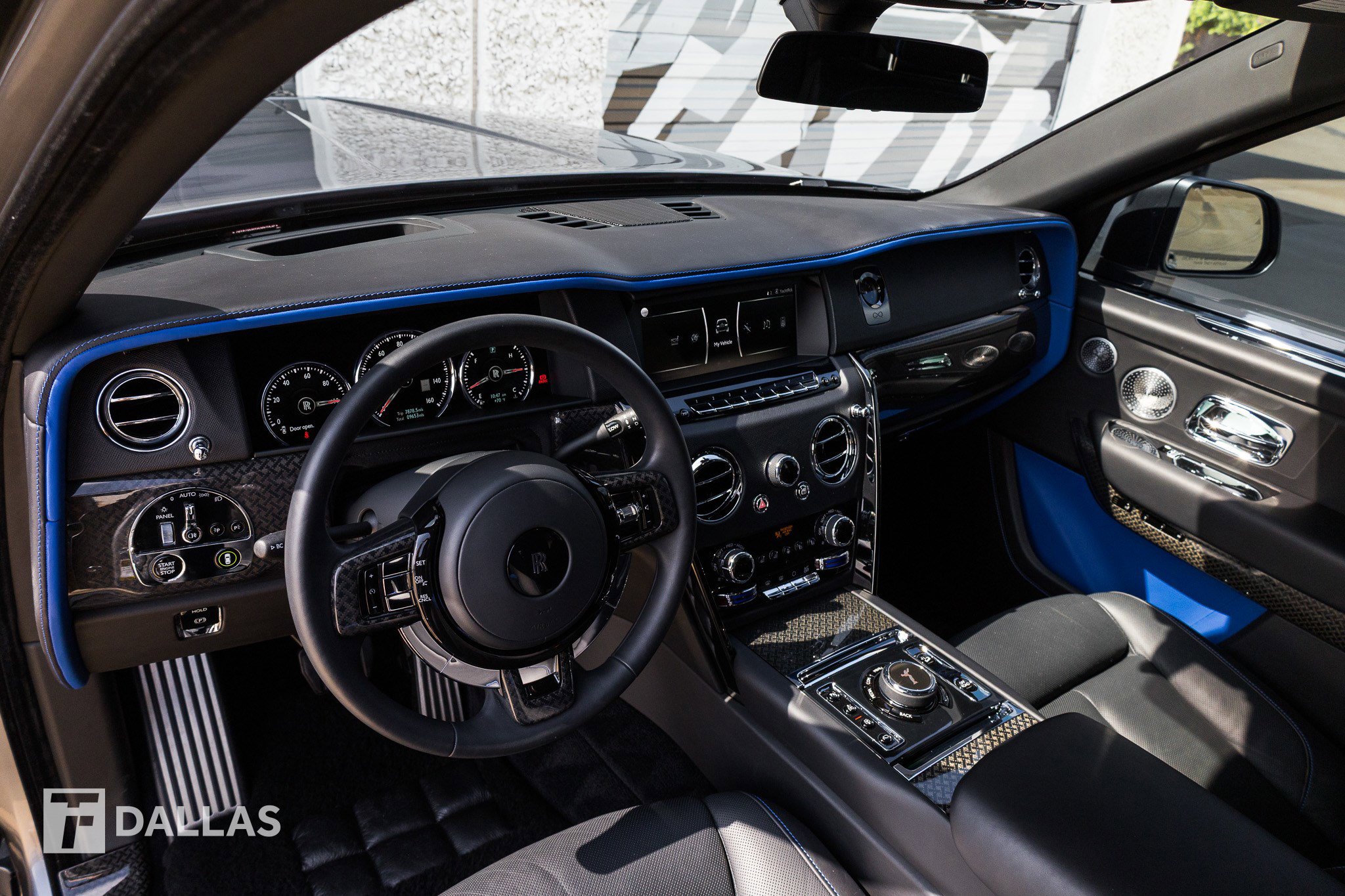 Used 2022 Rolls-Royce Cullinan Black Badge w/ Dark Exterior Package image 25