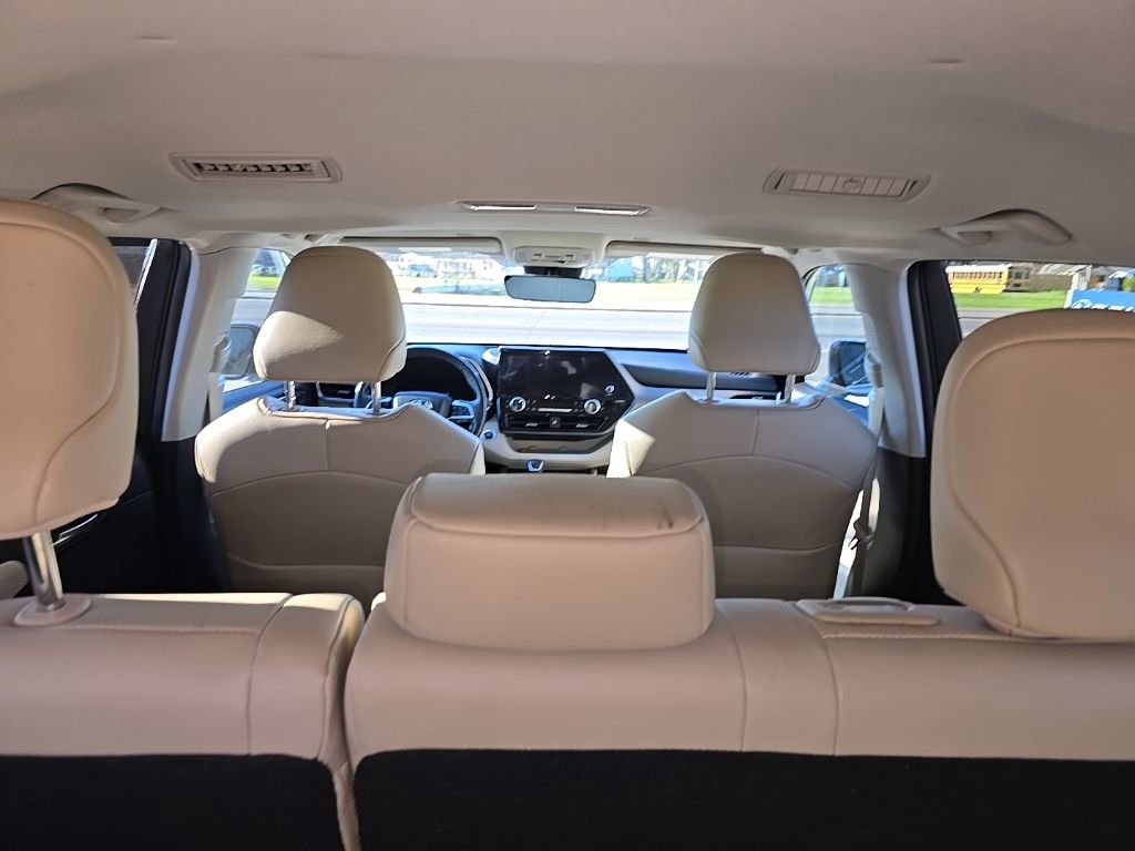 Used 2023 Toyota Highlander Limited FWD image 30