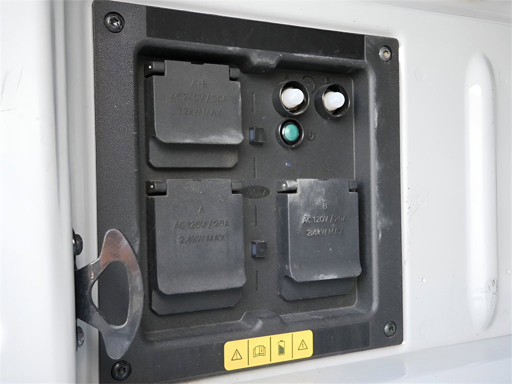 Used 2024 Ford F150 Lightning Platinum image 13