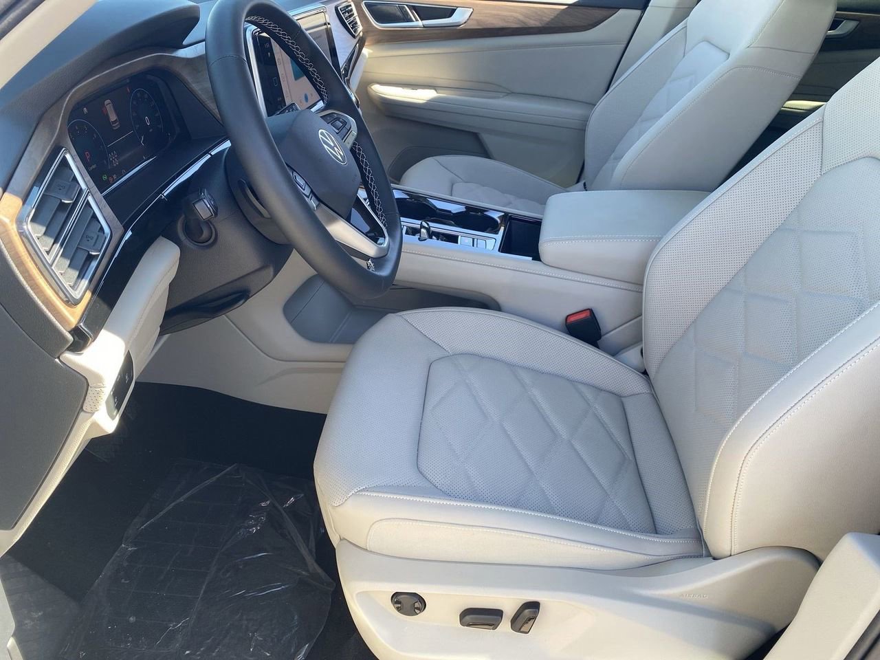 New 2026 Volkswagen Atlas SE image 15