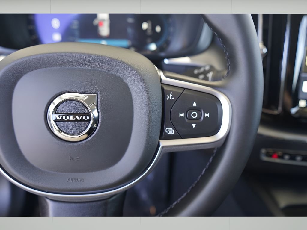 New 2025 Volvo XC60 B5 Core w/ Climate Package image 10