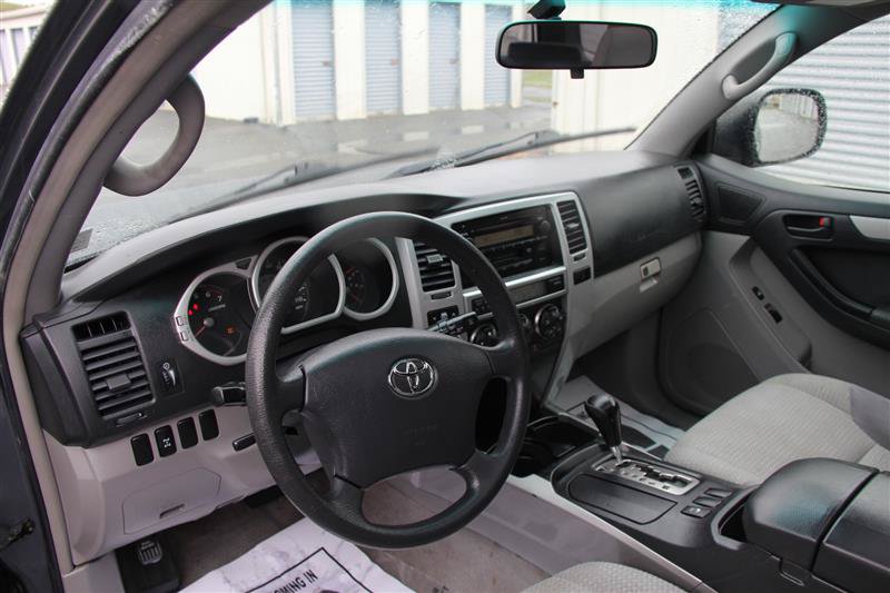 Used 2005 Toyota 4Runner SR5 AWD/4WD image 22