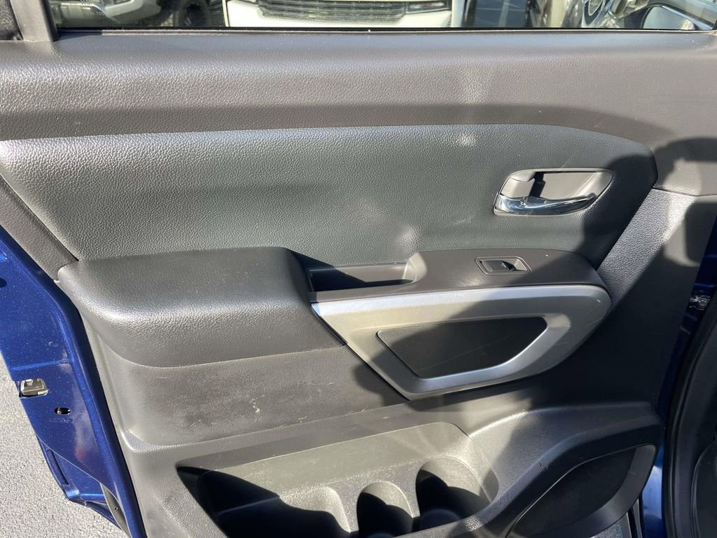 Used 2022 Nissan Titan SV image 21