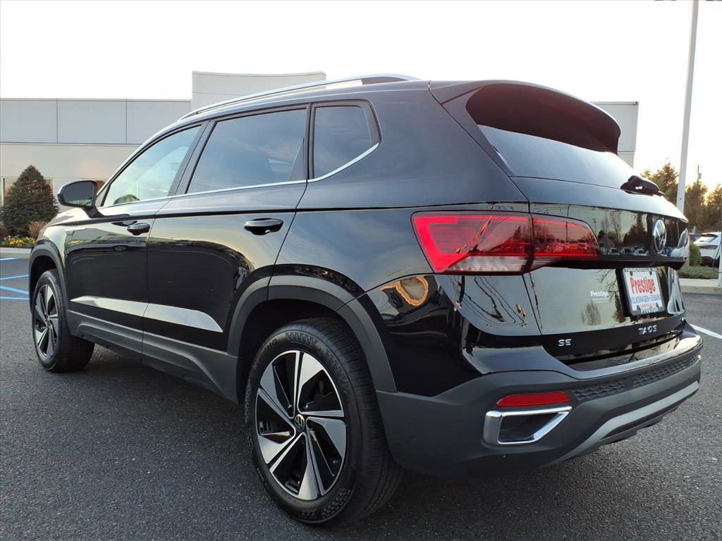 Certified 2024 Volkswagen Taos SE image 3