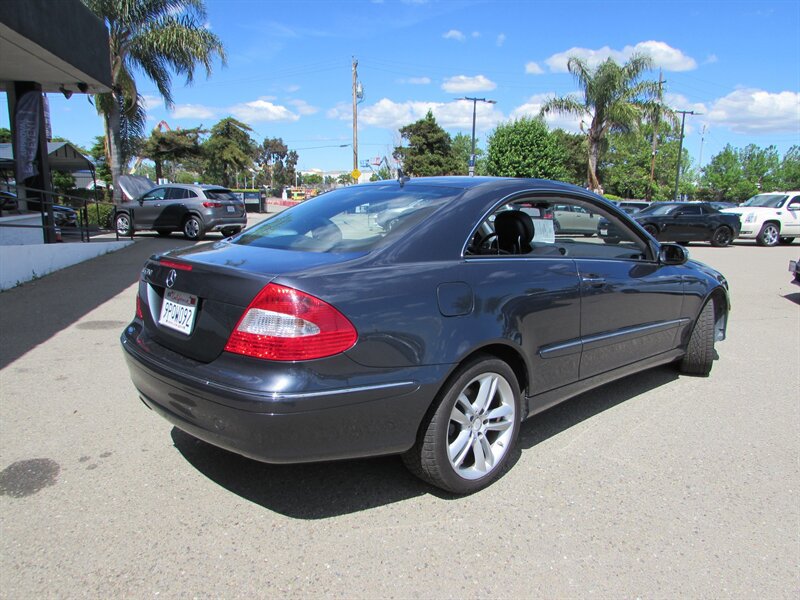Used 2008 Mercedes-Benz CLK 350 Coupe image 6