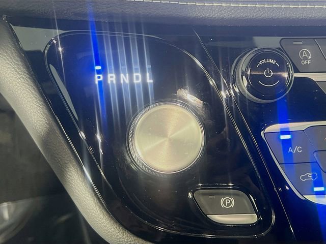 Used 2021 Chrysler Pacifica Touring w/ Uconnect Theater Family Group FWD image 24