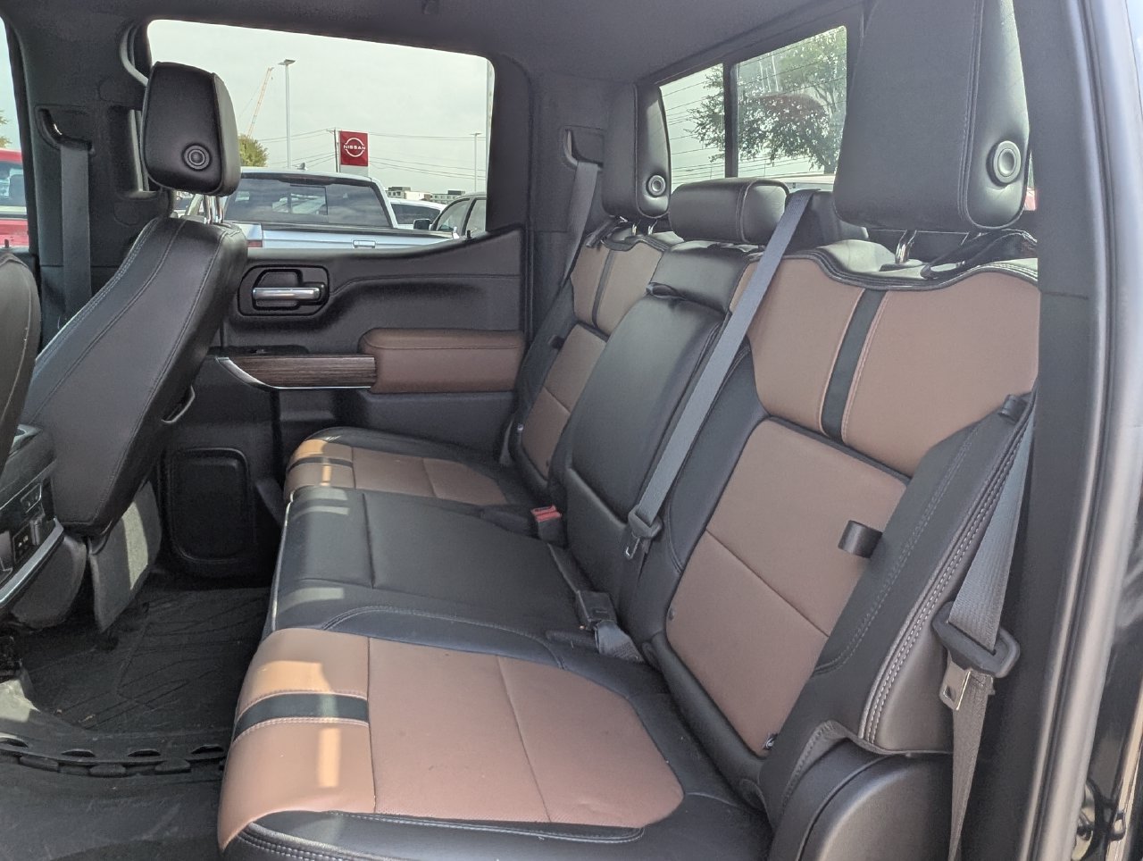 Used 2019 Chevrolet Silverado 1500 High Country w/ Technology Package AWD/4WD image 27