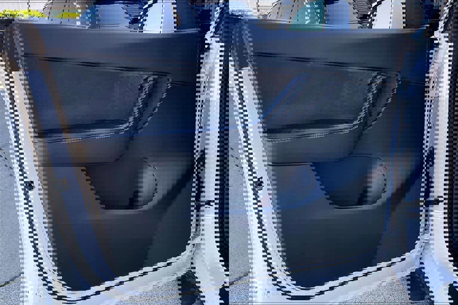 Used 2022 Tesla Model Y Long Range image 21