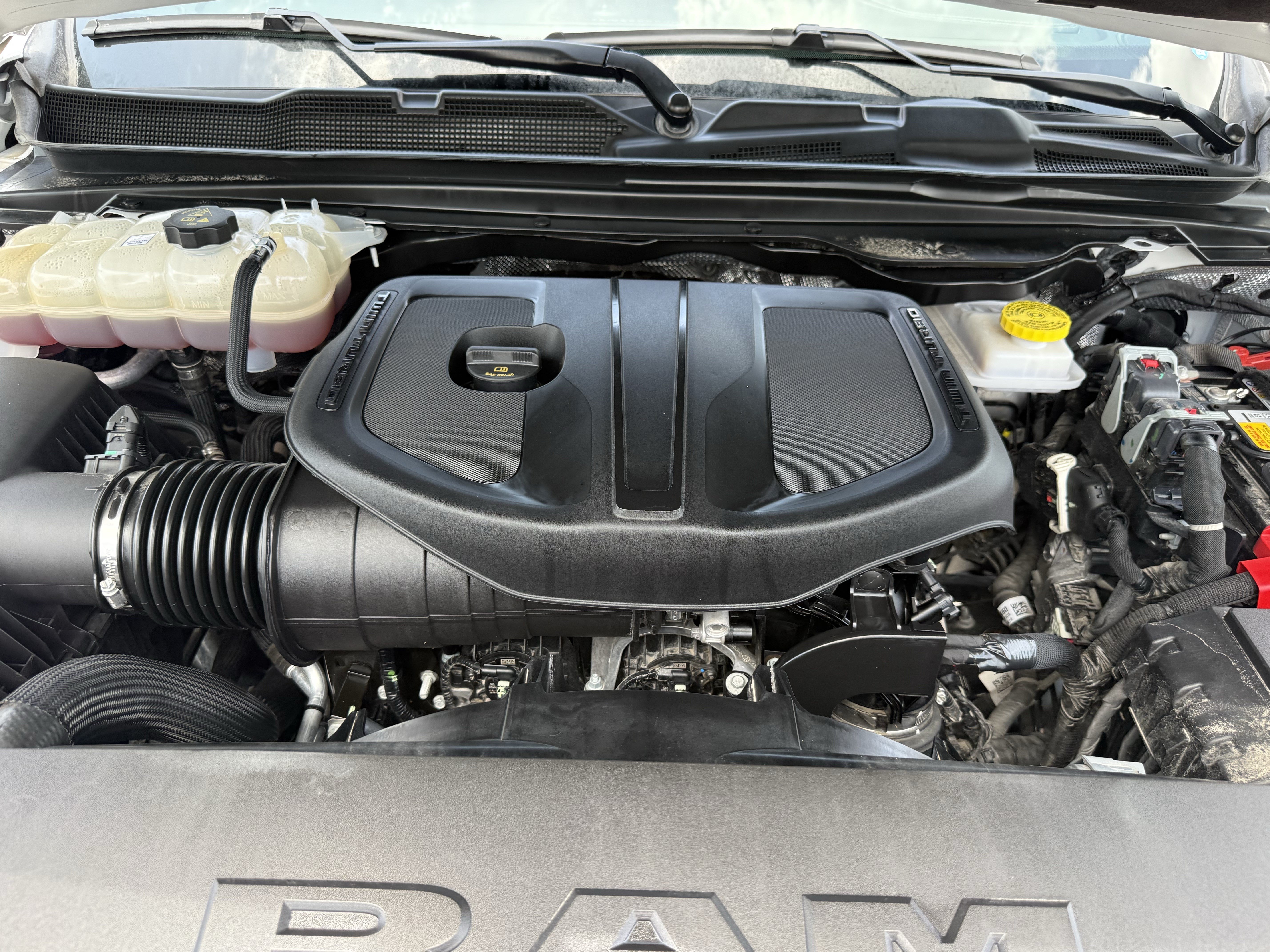 Used 2025 RAM 1500 Laramie w/ Sport Appearance Package AWD/4WD image 33