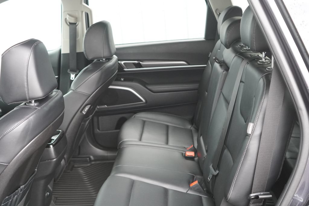 Used 2025 Kia Telluride LX FWD image 27