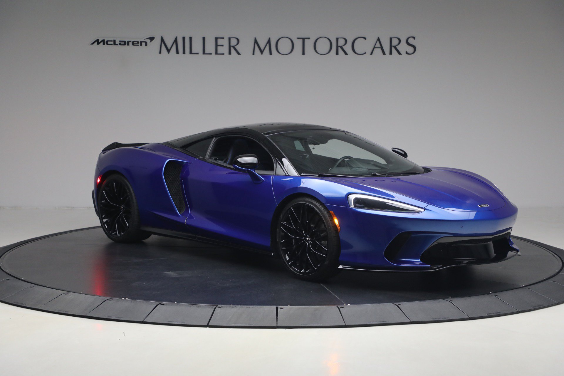 Used 2023 McLaren GT RWD image 11