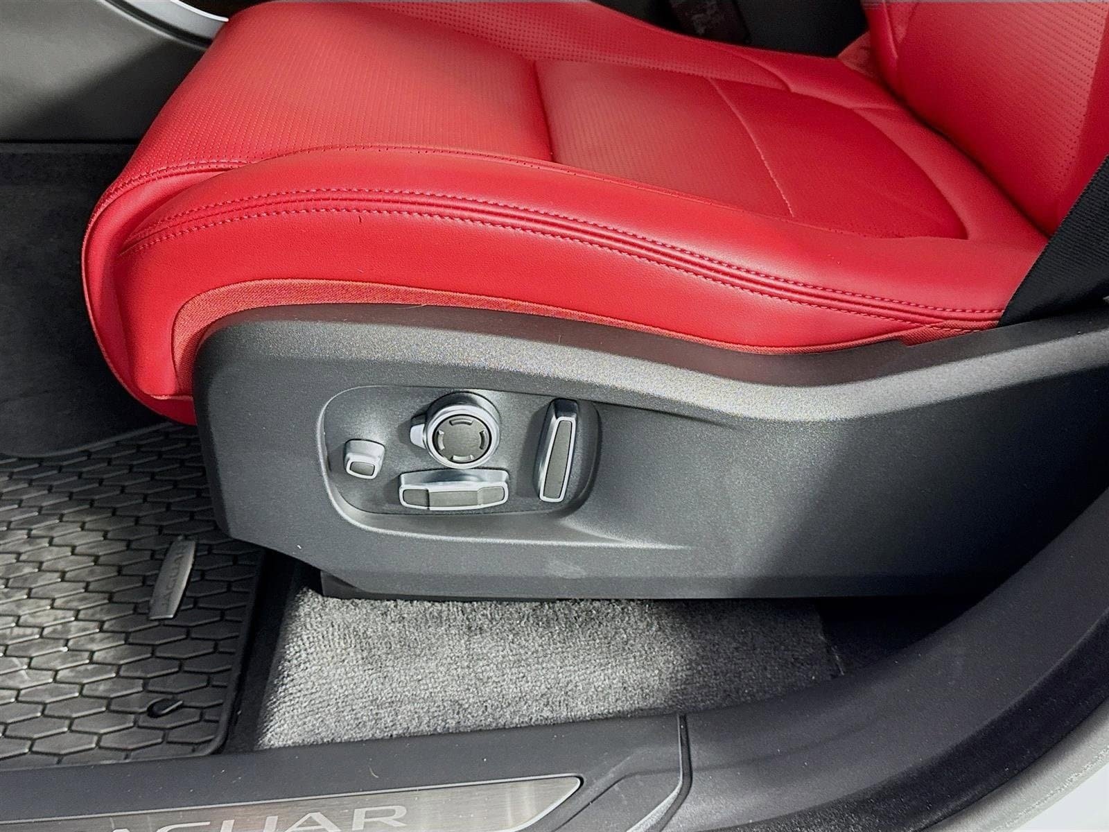 New 2026 Jaguar F-PACE R-Dynamic S AWD/4WD image 22