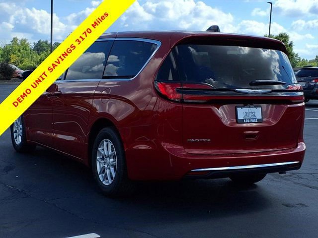 New 2026 Chrysler Pacifica Select image 4