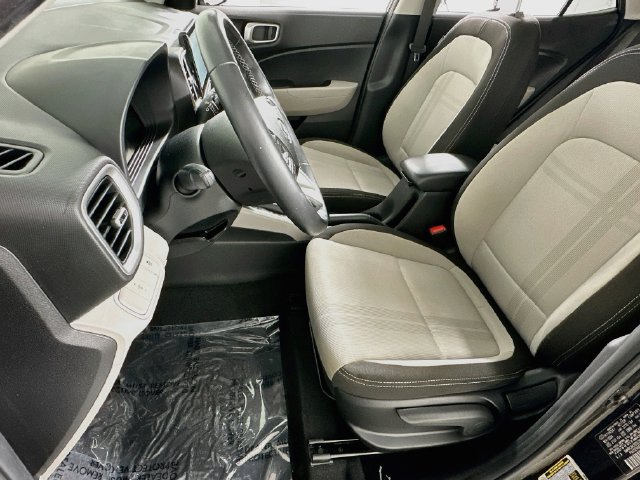 Used 2025 Hyundai Venue SEL FWD image 7
