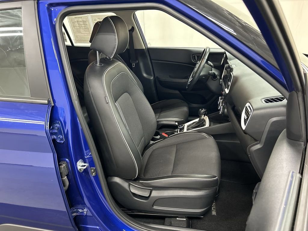 Used 2023 Hyundai Venue Limited FWD image 23