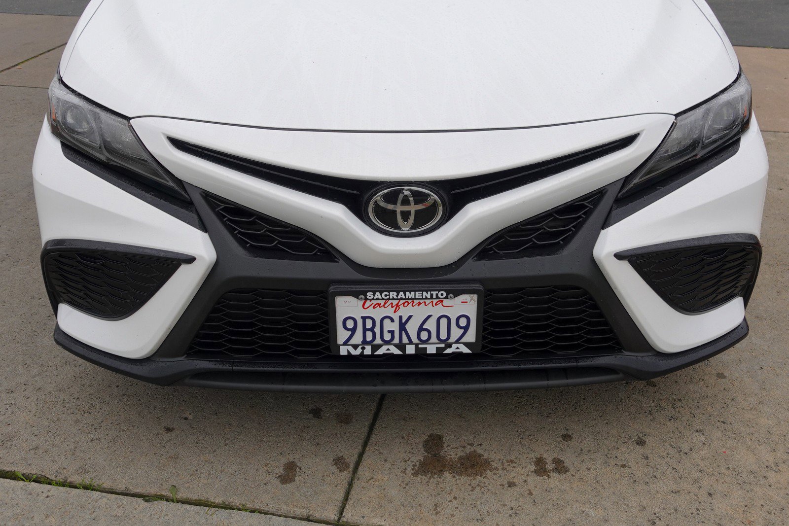 Used 2022 Toyota Camry SE image 2
