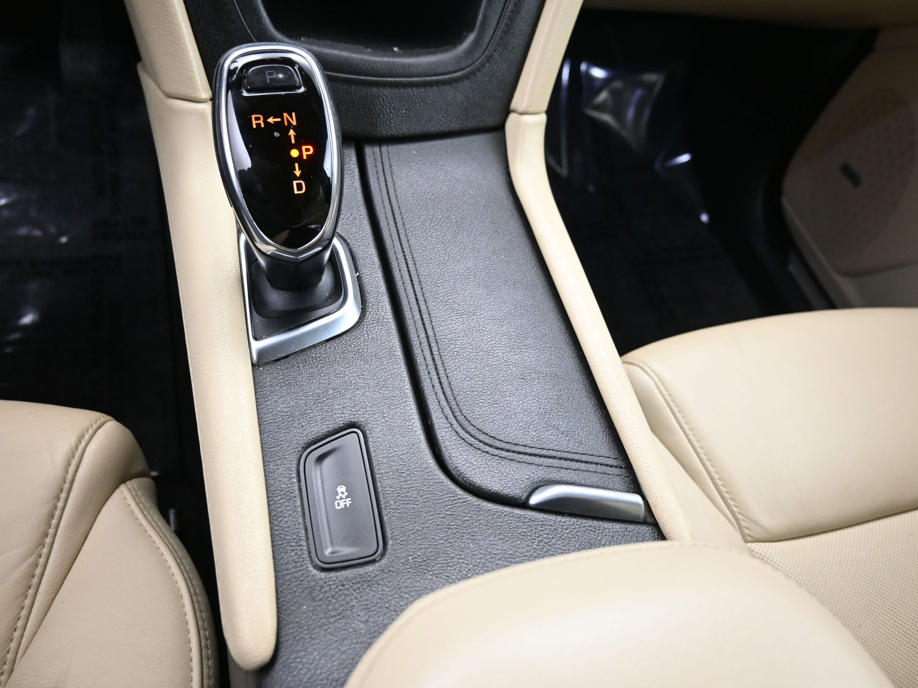 Used 2018 Cadillac XT5 Luxury w/ Driver Awareness Package image 17