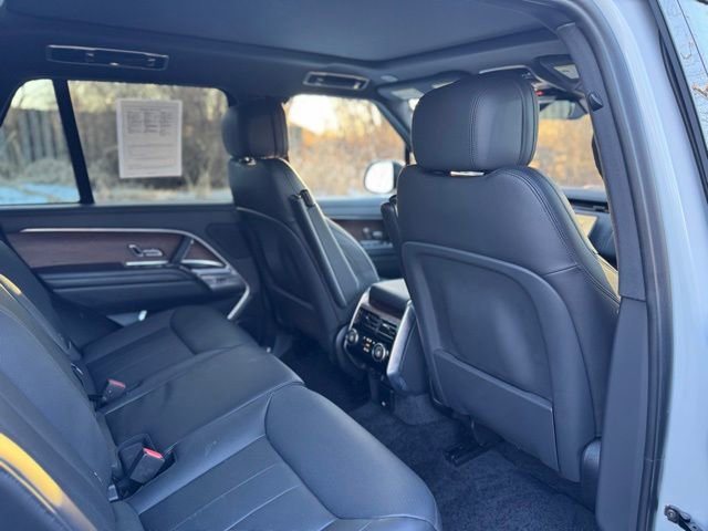 Used 2025 Land Rover Range Rover SE image 16