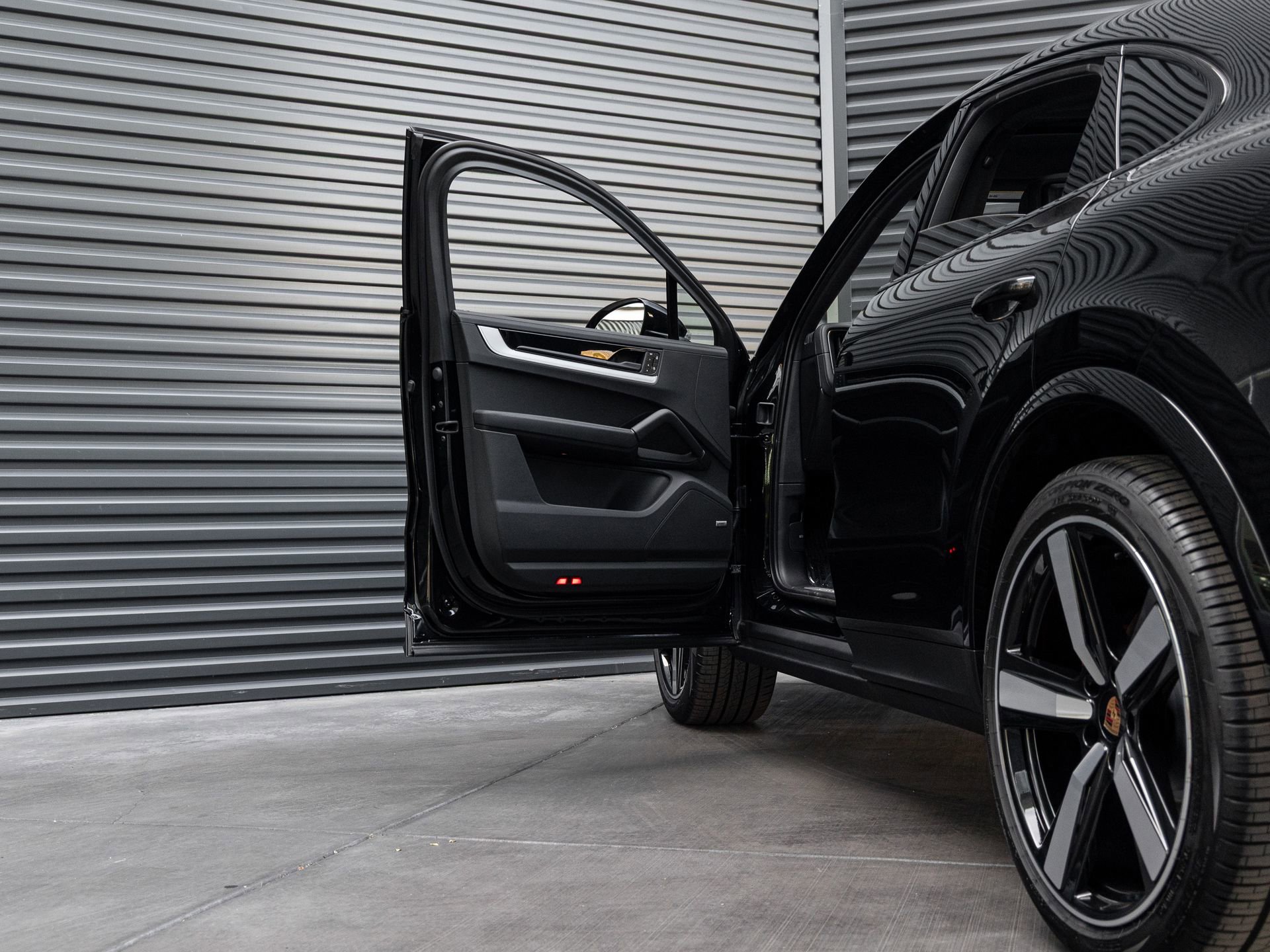 New 2026 Porsche Cayenne S image 13