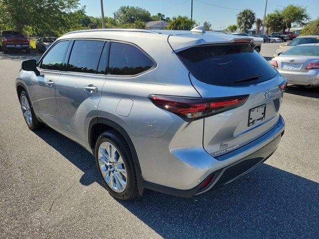 Used 2024 Toyota Highlander Limited image 12