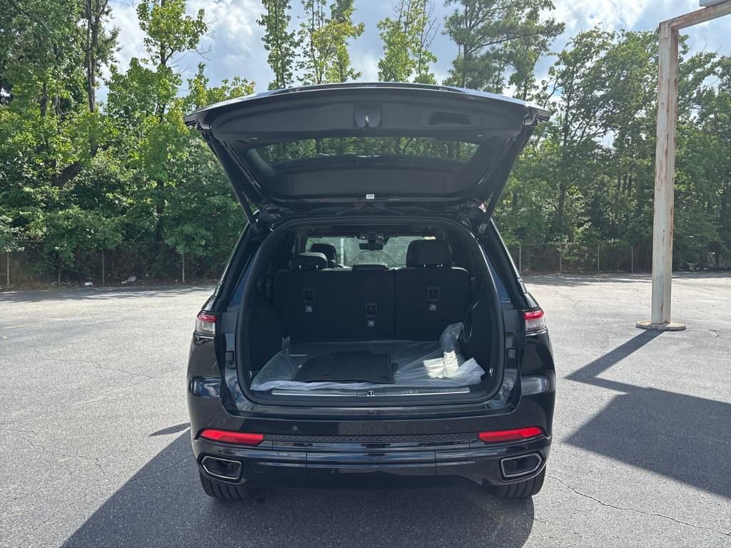 New 2025 Jeep Grand Cherokee Summit image 6