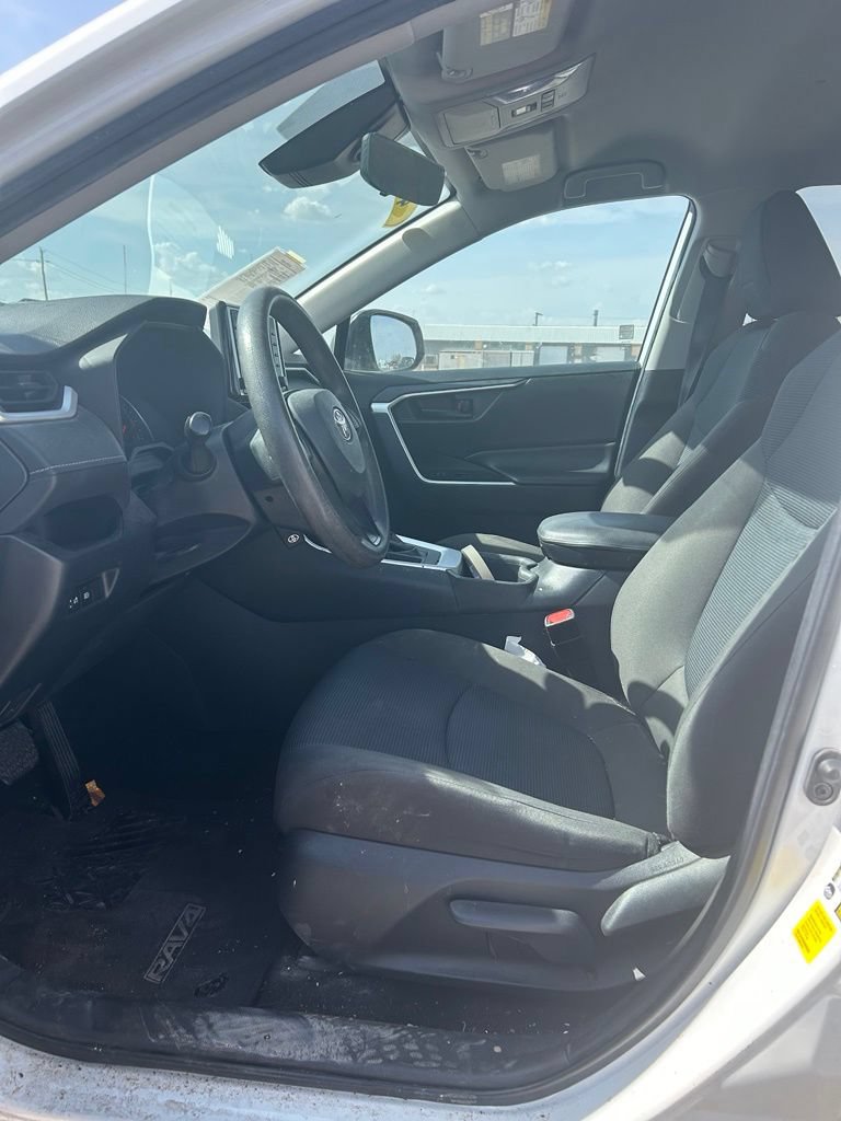 Used 2022 Toyota RAV4 LE FWD image 13