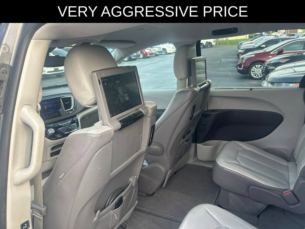 Used 2017 Chrysler Pacifica Touring-L Plus FWD image 18