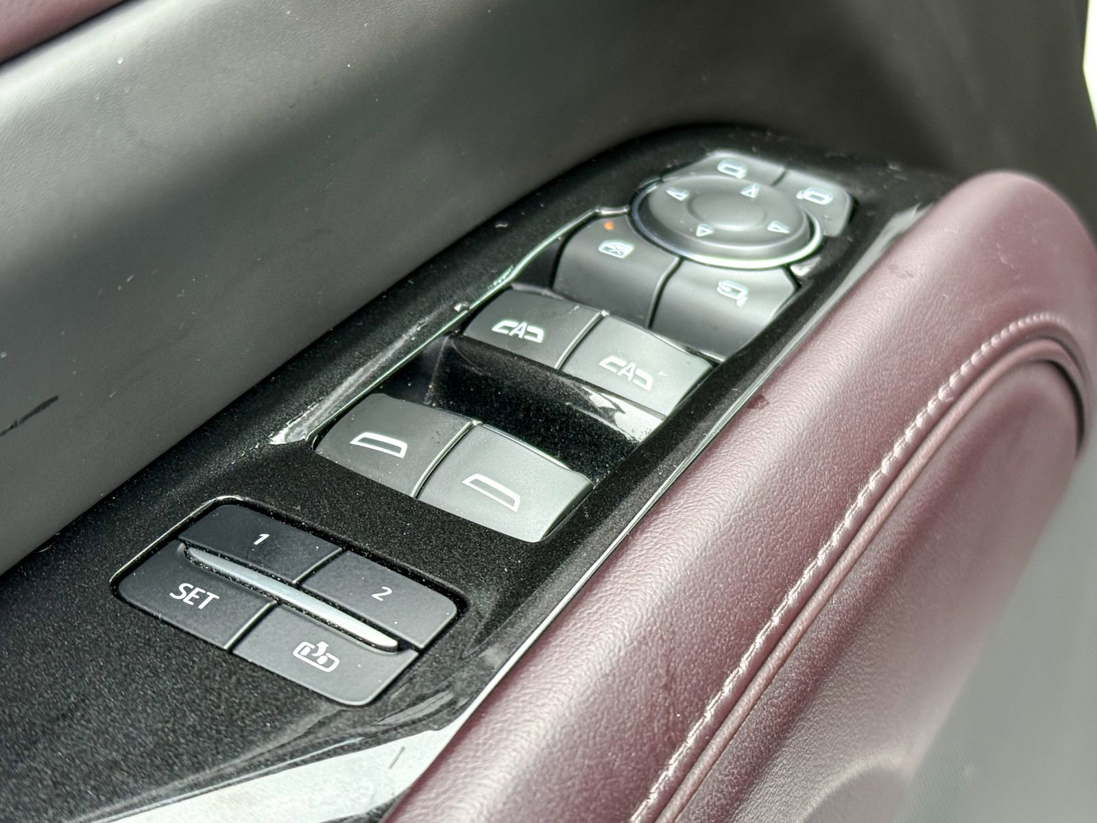 Used 2022 Cadillac Escalade Sport Platinum w/ LPO, ONYX Package image 16