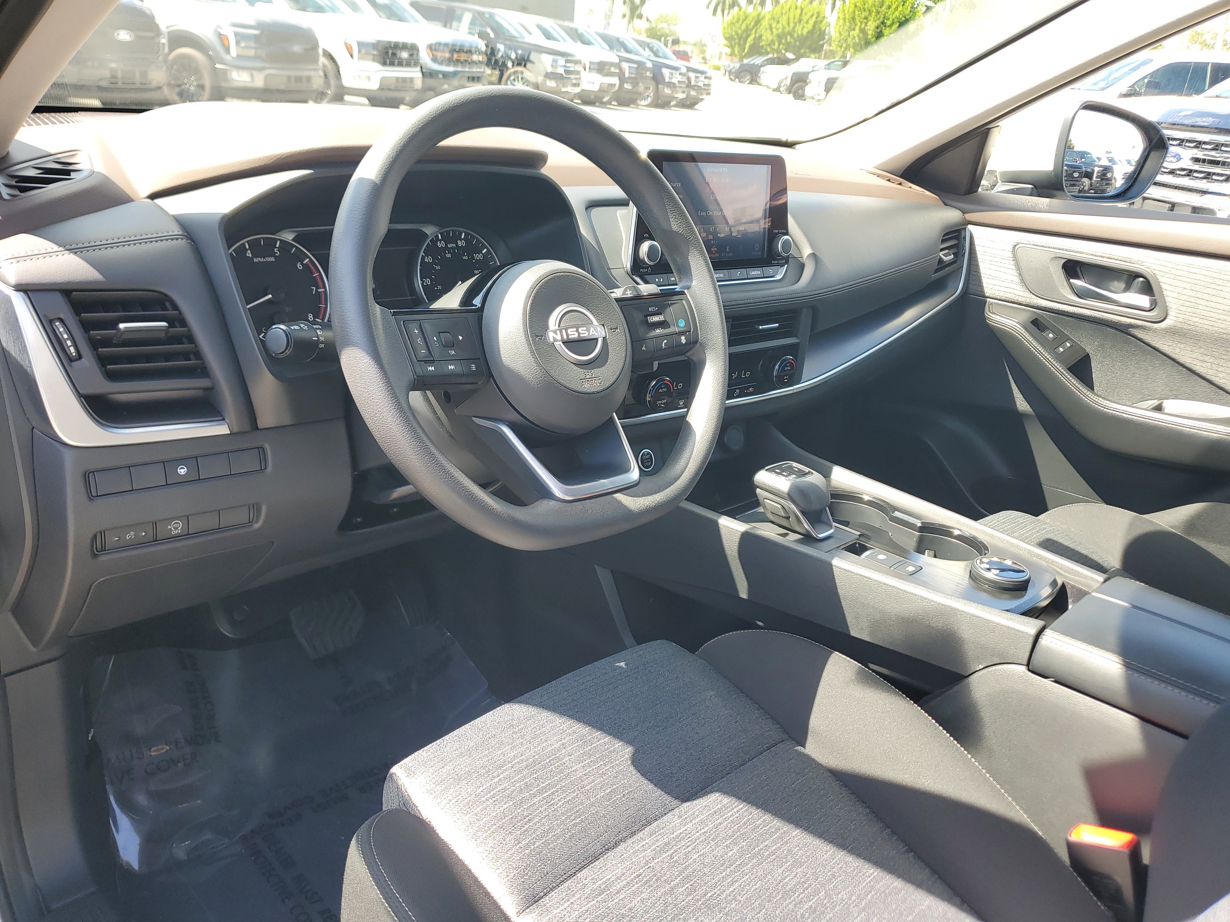 Used 2023 Nissan Rogue SV image 9