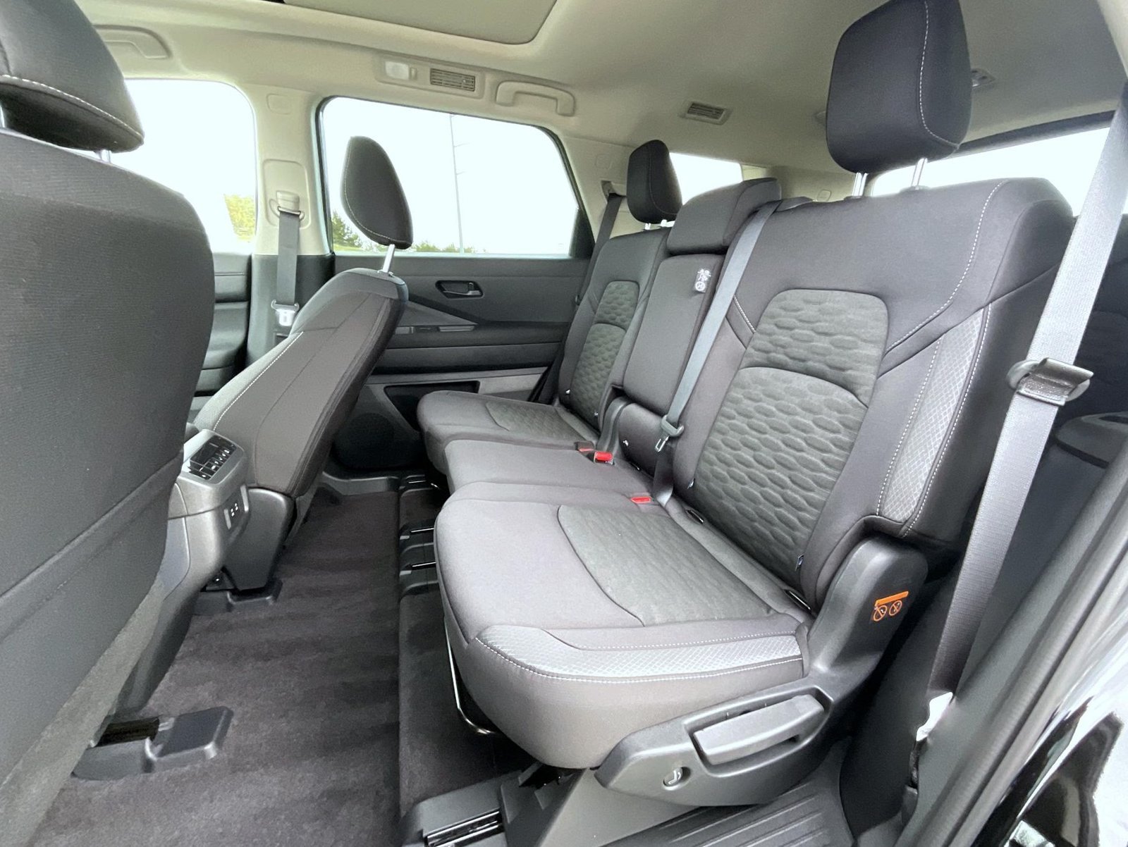 New 2026 Nissan Pathfinder SV w/ SV Premium Package AWD/4WD image 19