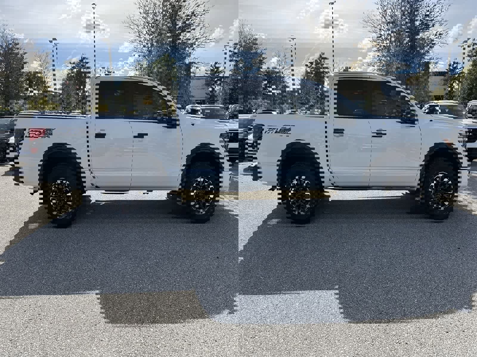 Used 2021 Nissan Titan PRO-4X w/ Pro-4x Convenience Package image 6