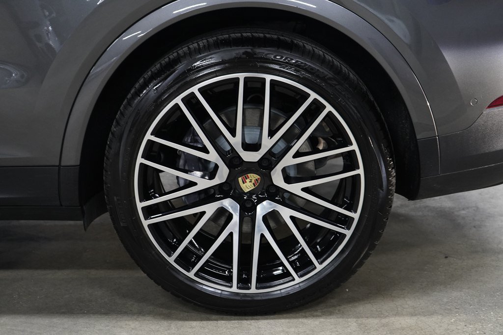 Used 2024 Porsche Cayenne AWD/4WD image 68