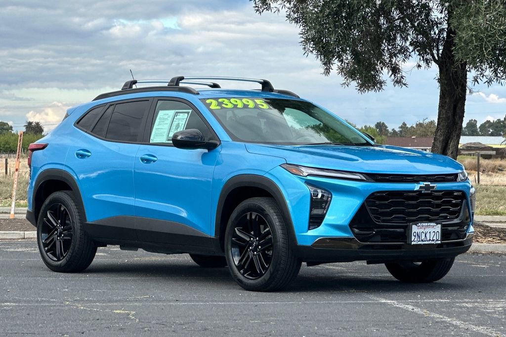 Used 2025 Chevrolet Trax ACTIV w/ Driver Confidence Package image 2