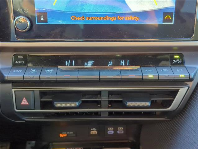 Used 2025 Toyota Camry SE image 14