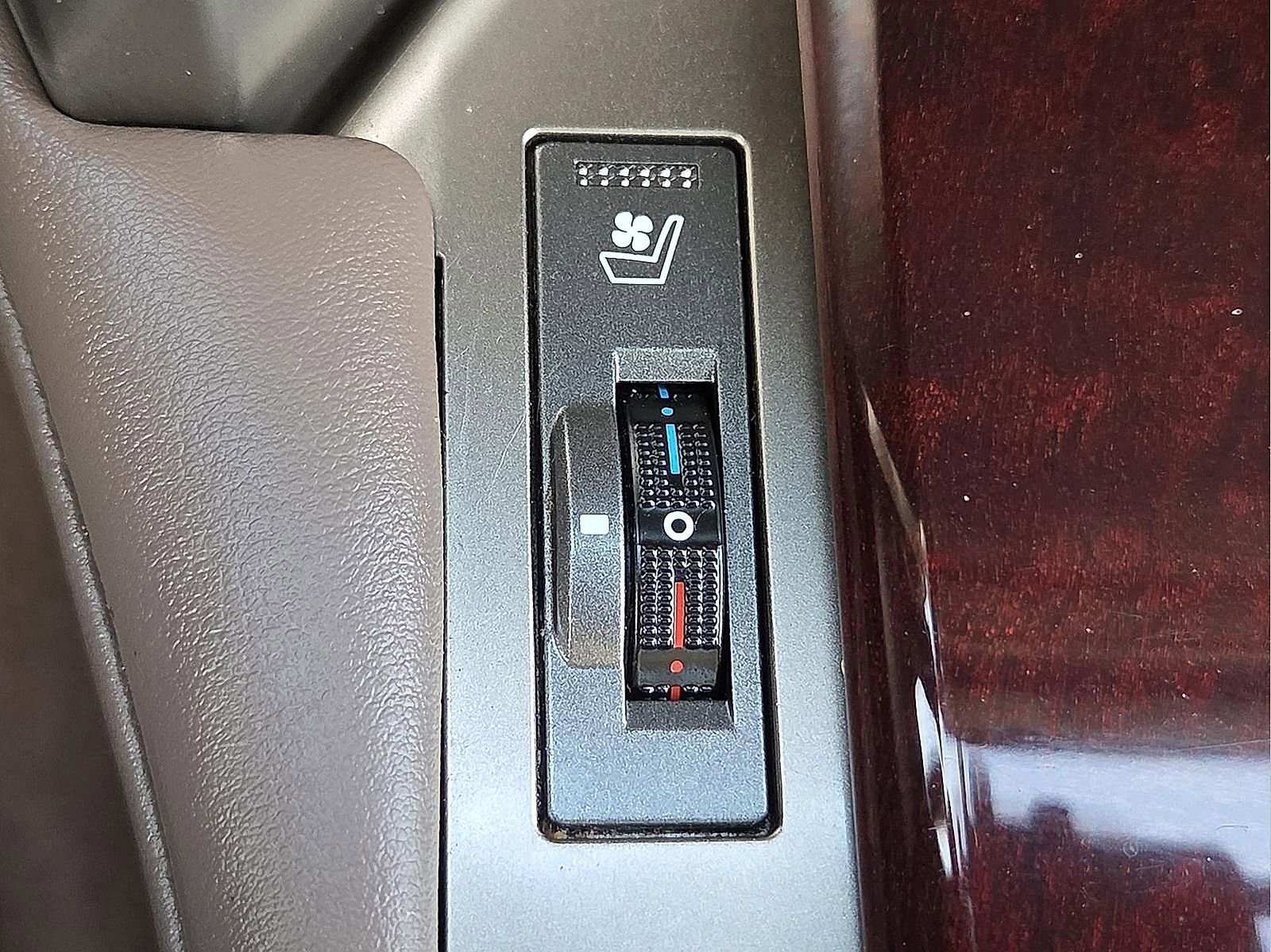 Used 2017 Lexus GX 460 Premium w/ Premium Package image 19