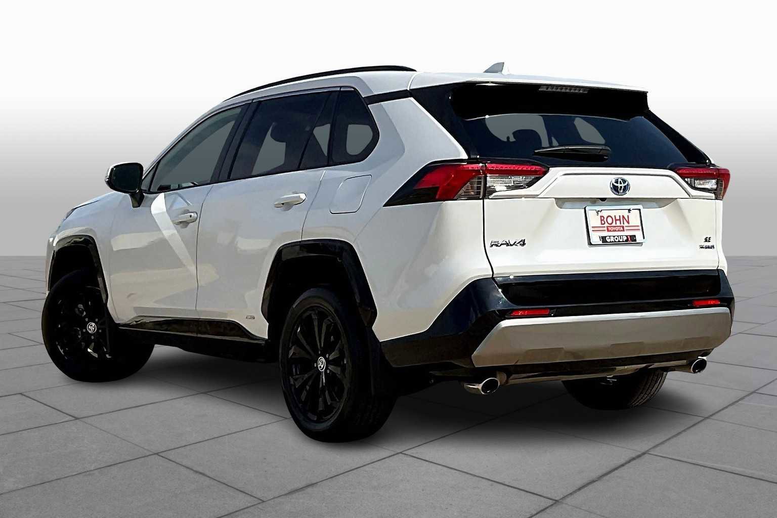 Used 2024 Toyota RAV4 SE image 11