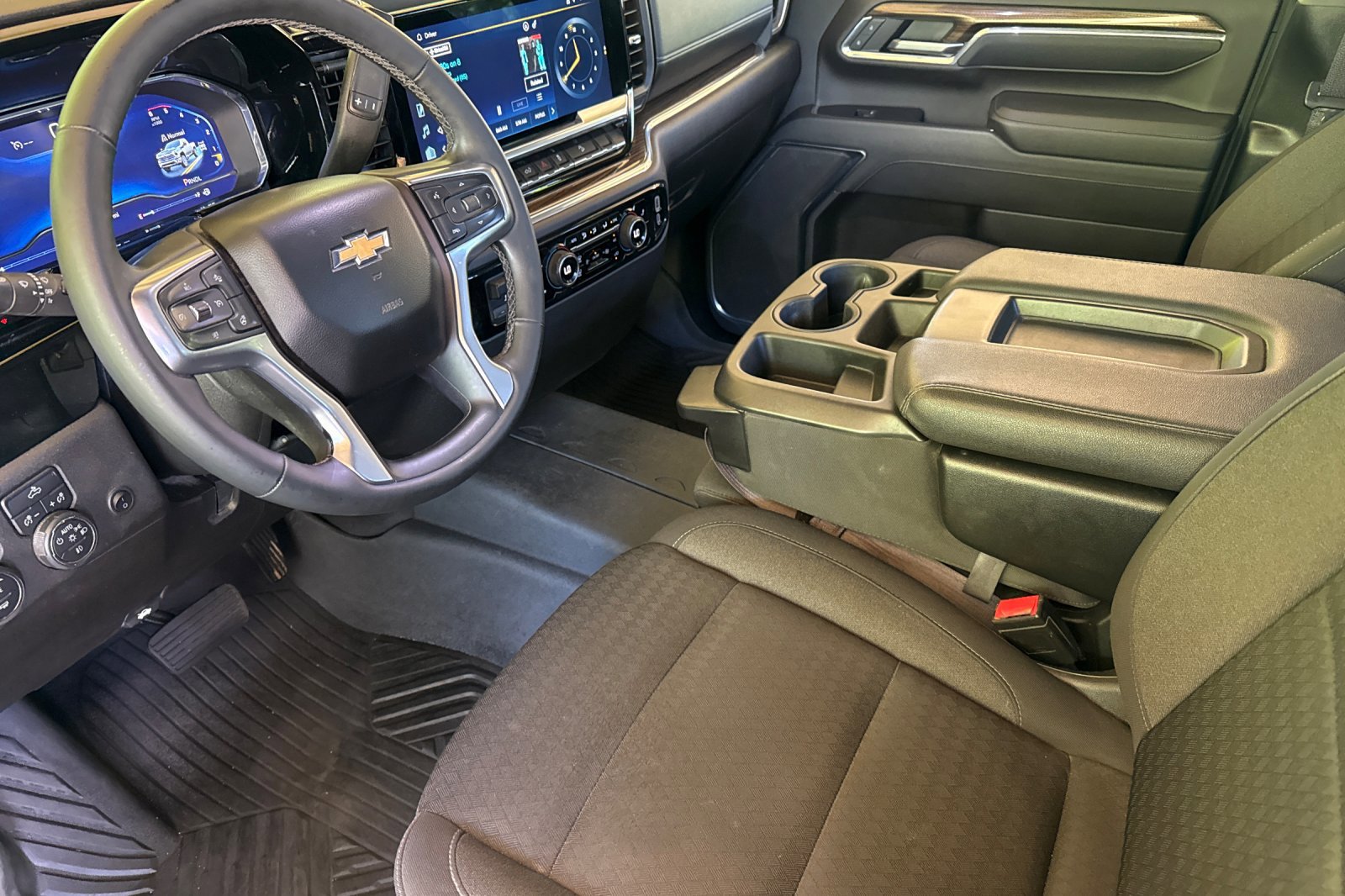 Used 2024 Chevrolet Silverado 2500 LT w/ Convenience Package image 11