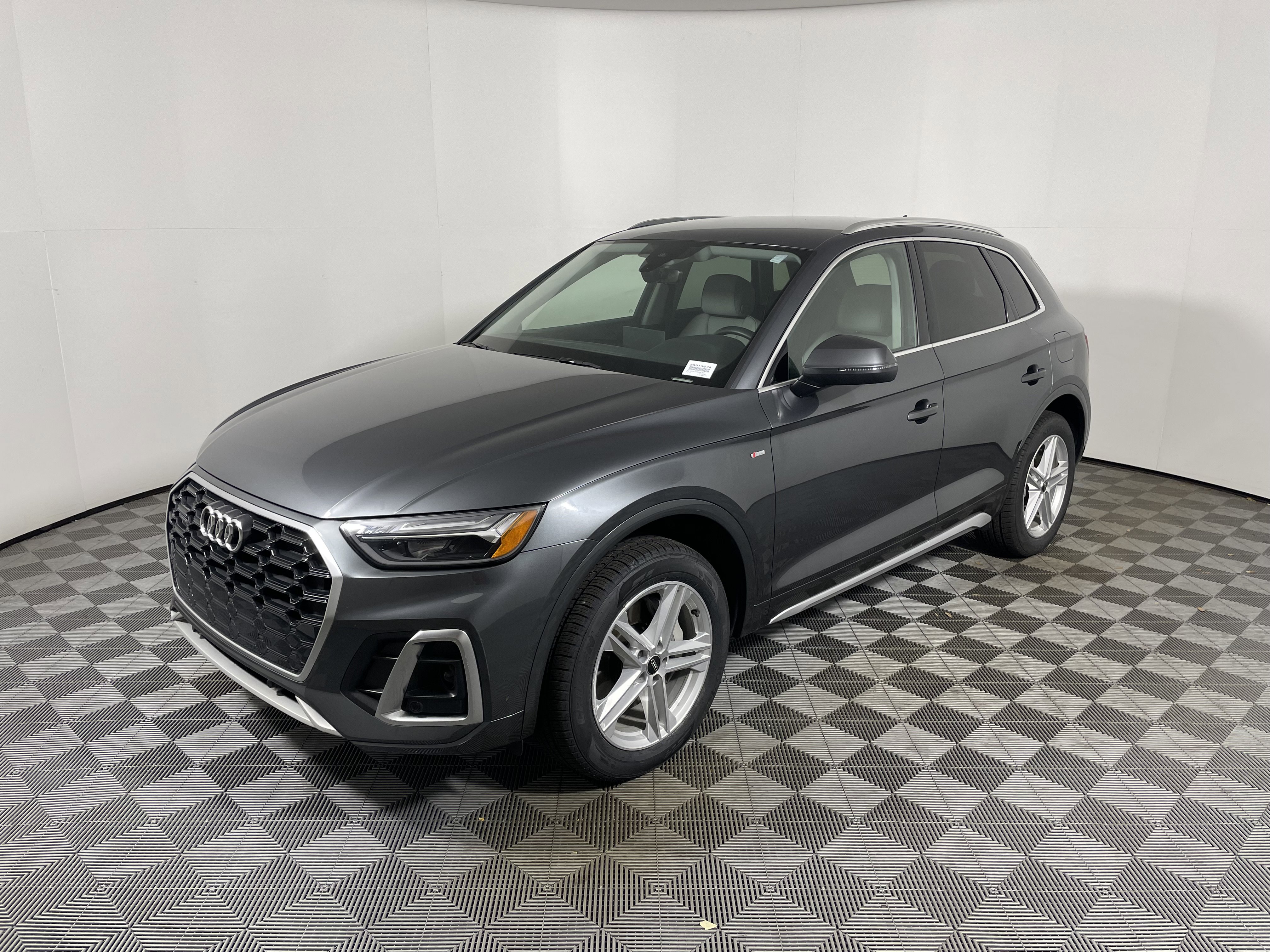 Used 2022 Audi Q5 e Premium w/ Convenience Package image 9