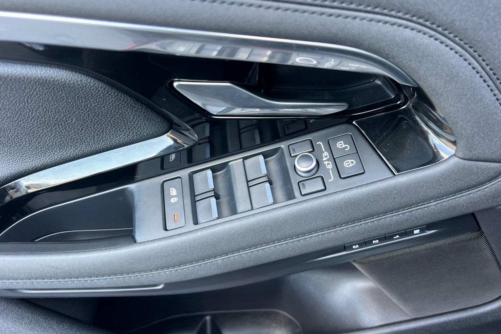 Used 2020 Land Rover Range Rover Evoque S AWD/4WD image 11