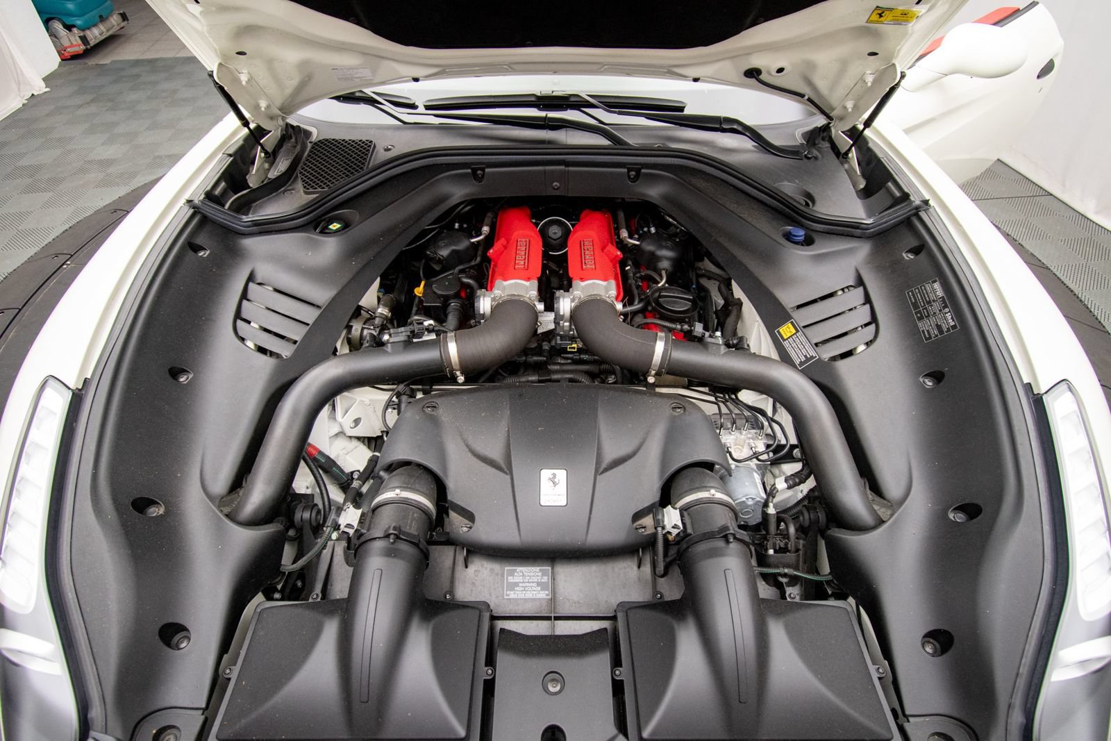 Used 2016 Ferrari California T RWD image 36