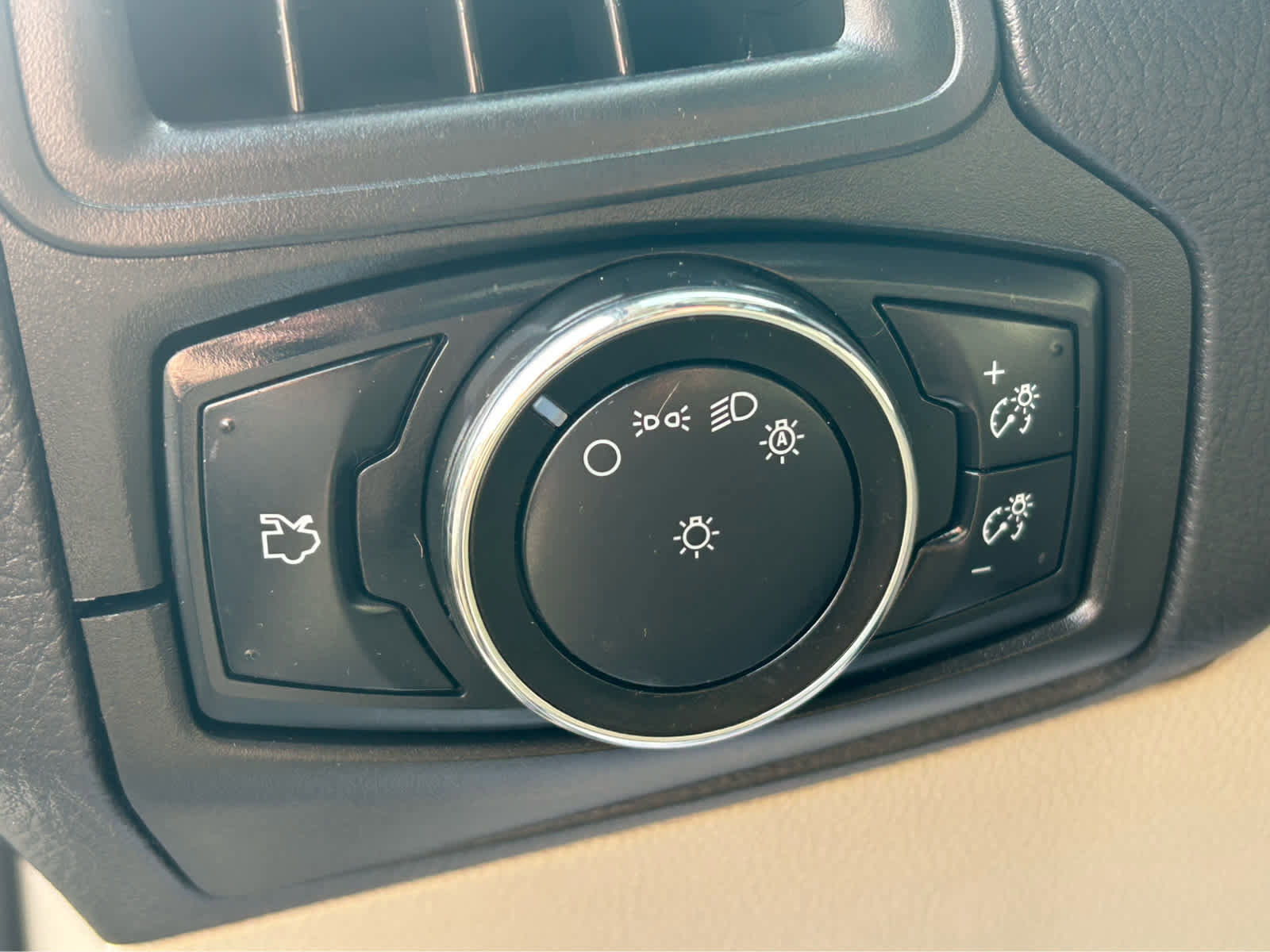 Used 2014 Ford Focus SE image 12