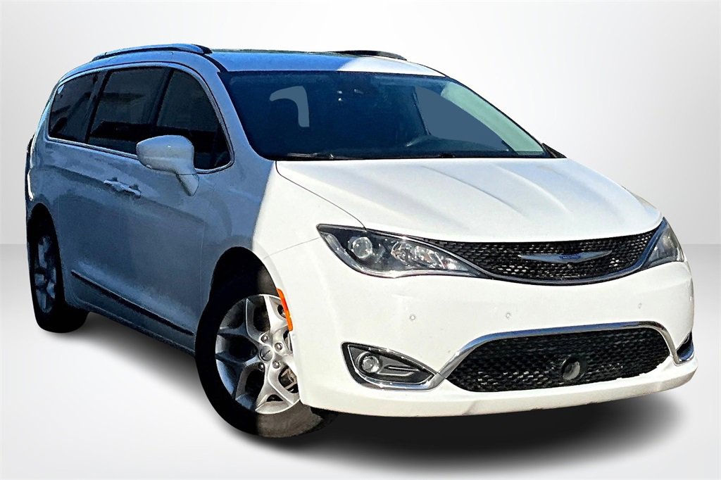 Used 2019 Chrysler Pacifica Touring-L Plus w/ Advanced Safetytec Group image 3