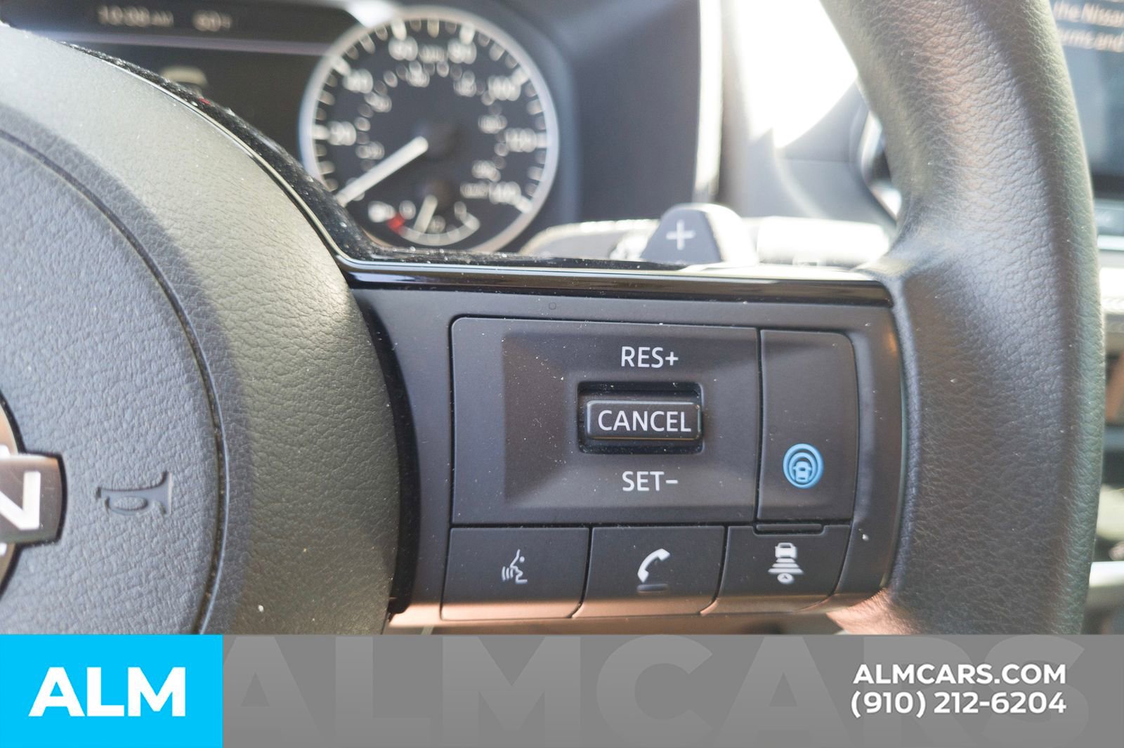 Used 2023 Nissan Rogue SV image 11