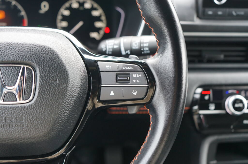 Used 2025 Honda Pilot Sport image 25