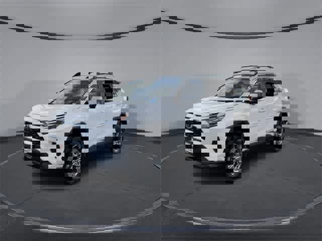 Used 2025 Toyota RAV4 XLE image 4